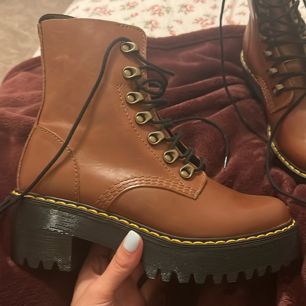 Dr. Martens womens Leona Leather Heeled Boots
